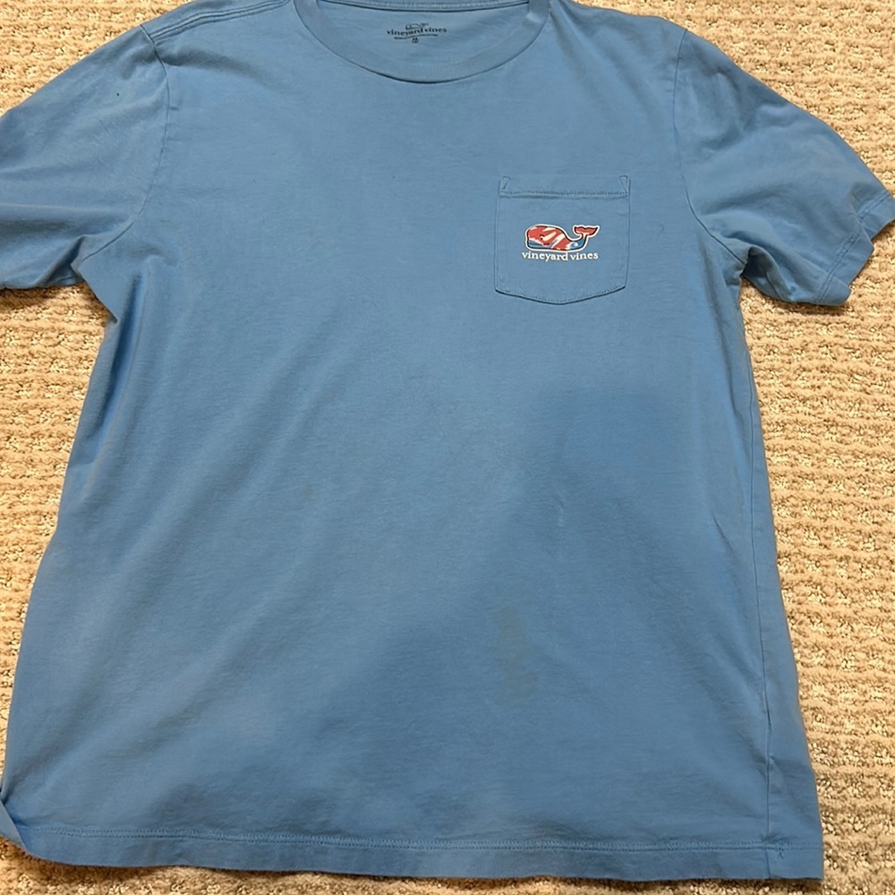 Vineyard vines blue T-shirt